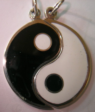 colgante yin-yang partido